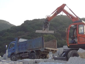 晉工機械輪挖屬具--條石夾 