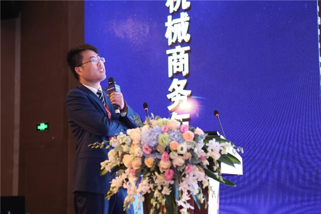 趙正科經理作《輪式挖掘機報告》