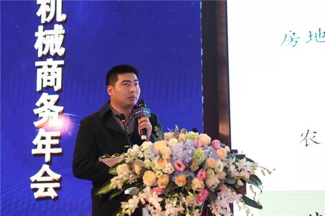 詹小朋經理作《微型挖掘機報告》