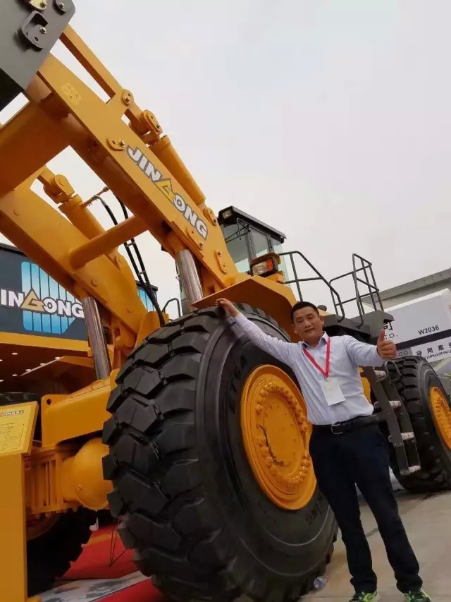 石材叉裝機，晉工最棒！