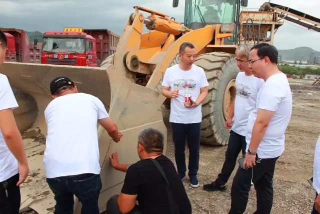 柯金鐤總經理等領導深入一線了解產品及訪問客戶