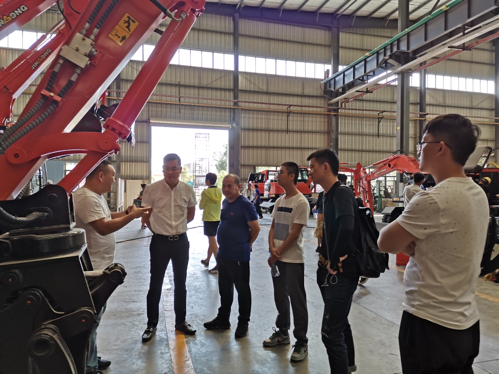 浙江客戶團蒞臨晉工總部參觀考察