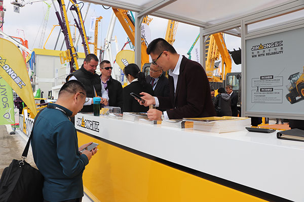 晉工亮相2019德國寶馬展