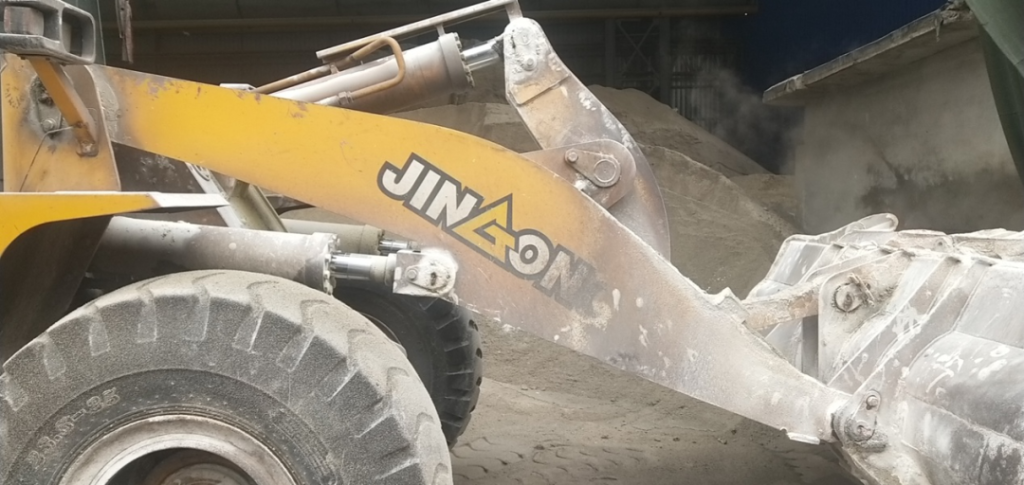 【晉擊者·用戶說】兩年幹15000小時，晉工鏟車在廢車的鋼廠頂住了！