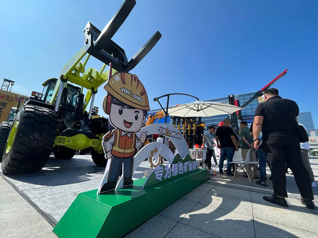 人氣爆棚！為綠色礦山而生 | 晉工純電＋無人駕駛石材礦山設備閃耀2023廈門石材展